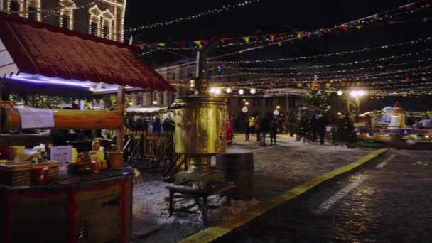 Traditional fair on Red Square, Christmas trees, Christmas decorations, samovar — Stock Video