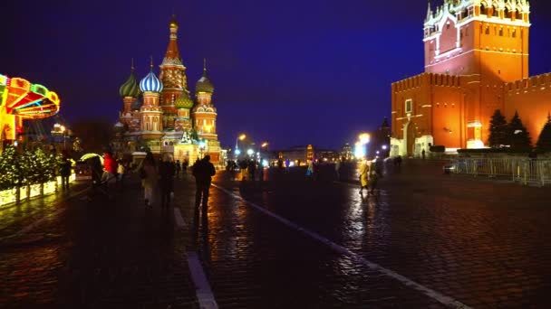 Kremlin Praça Vermelha Relógio Muro do Kremlin, Catedral de São Basílio, feira tradicional — Vídeo de Stock