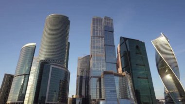 Şehrin finans bölgesinin panoramik manzarası. Güzel gökdelenler