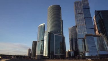 Şehrin finans bölgesinin panoramik manzarası. Güzel gökdelenler