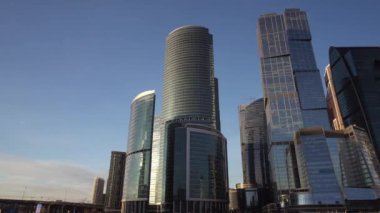 Cityscape ve ünlü gökdelenler Moskova finans bölgesinin panoramik görünümü