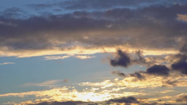 Timelapse Sunrise Gold Blue Orange lila himmel cloudscape tidsfördröjning bakgrund — Stockvideo