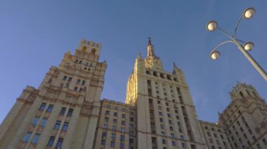 Güzel mimarisi ile binaya pürüzsüz bir yaklaşım. Stalin gökdelen