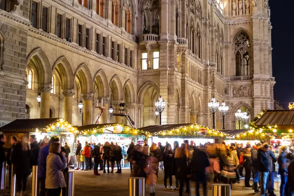 Wien Weihnachtszeit Ferienmesse Menschen Laufen Über Den Platz Eine Große — Stockfoto