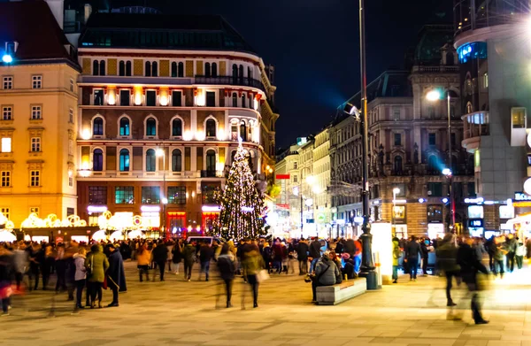 Weihnachtszeit Wien Menschen Gehen Den Platz Der Mitte Des Platzes — Stockfoto