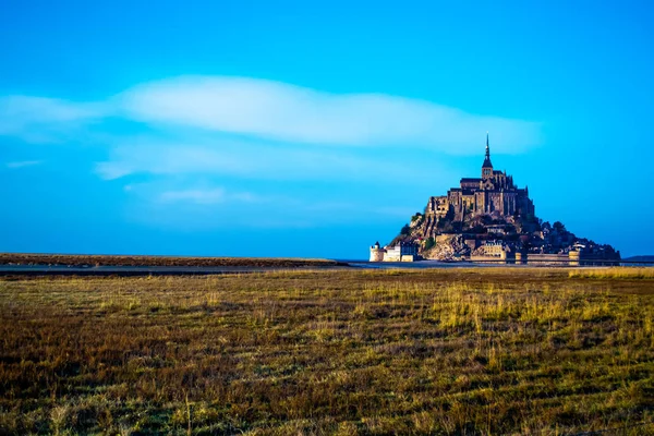 Úchvatně Krásný Středověký Hrad Mont Saint Michel Opatství Umístěné Ostrově — Stock fotografie