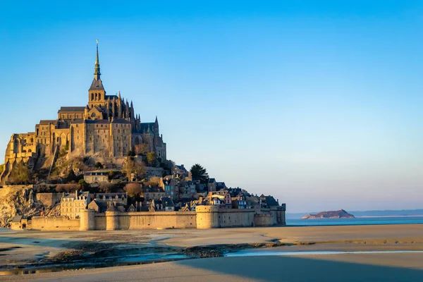 Mont Saint Michel Malý Skalnatý Ostrov Proměnil Ostrovní Pevnost Severozápadním — Stock fotografie