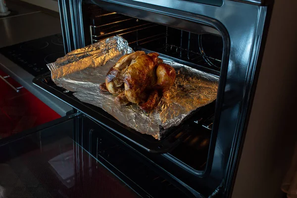 Delicious roasted Turkey in the oven. In the background kitchen — Stock Photo, Image