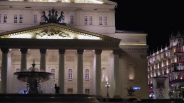 Bolşoy Tiyatrosu, Moskova güzel vintage cephe. 1776 yılında inşa edilmiştir. Gece 4k