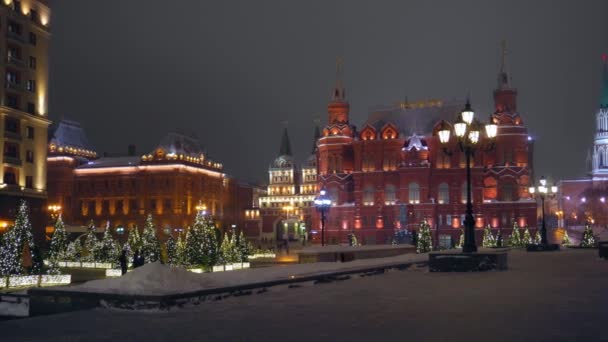 马涅日纳亚广场位于莫斯科市中心。建筑物照明精美 — 图库视频影像