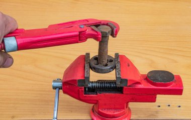 Eski cıvatalı iplikleri özel araçlarla yükseltme