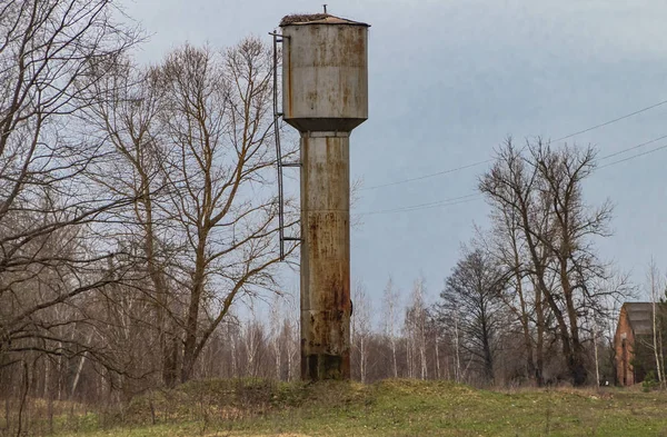 Torre de água, reservatório rural — Fotografia de Stock