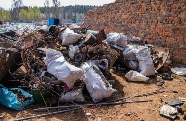 Hurda metal, uygarlık atıkları için toplama noktası