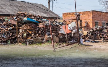 Hurda metal, uygarlık atıkları için toplama noktası