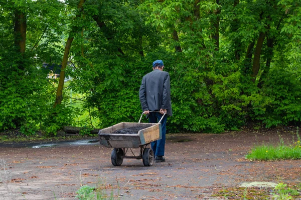 Chimney cleaning by professional chimney sweepers