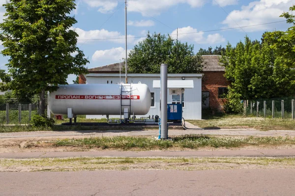 Gás dos postos de gasolina para automóveis a combustível de propano butano — Fotografia de Stock