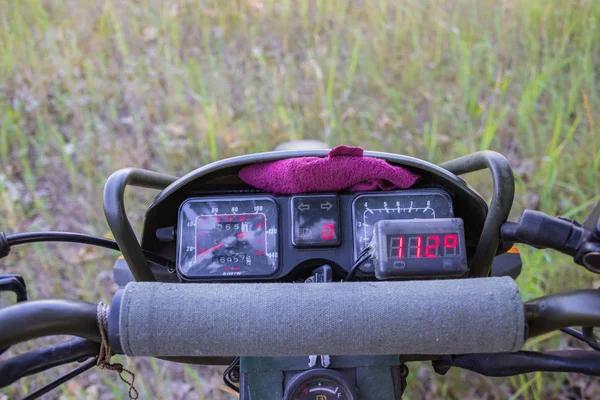 Air-cooled motorcycle engine temperature sensor