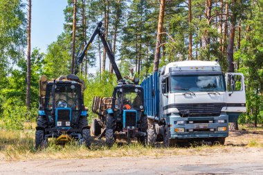 Ormansızlaşma ve otomatik yükleme bir kamyon aracına