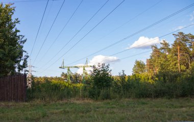 Yüksek gerilim güç hattı, çelik Mühendisliği yapısı