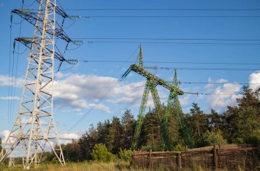 Yüksek gerilim güç hattı, çelik Mühendisliği yapısı