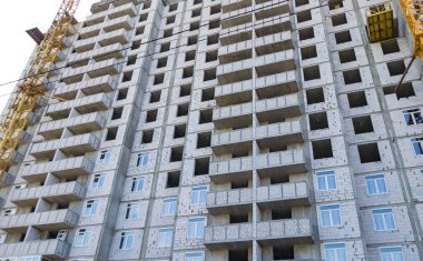 Yeni uzun boylu bina tamamlanmamış