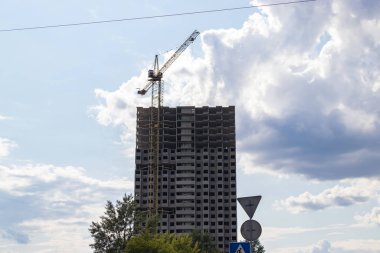 Yeni uzun boylu bina tamamlanmamış