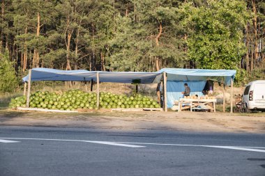 spontane bir pazarda karpuz ve kavun