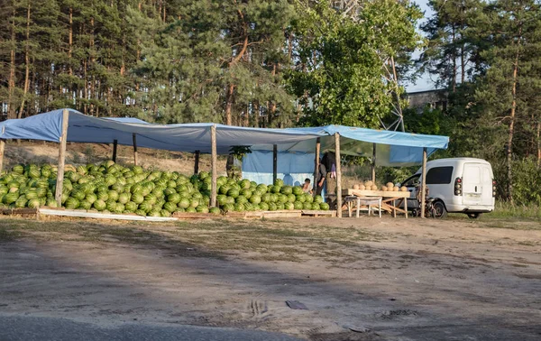 spontane bir pazarda karpuz ve kavun