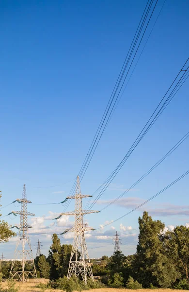 Yüksek gerilim güç hattı, çelik Mühendisliği yapısı