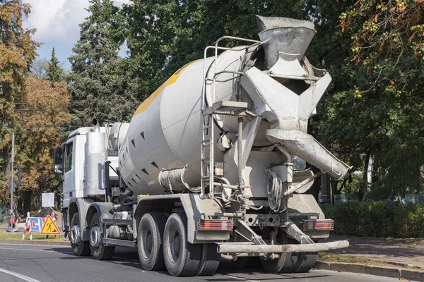 Tesiste beton mikseri kamyon