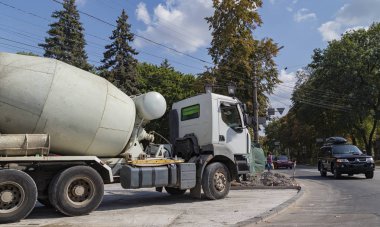 Tesiste beton mikseri kamyon