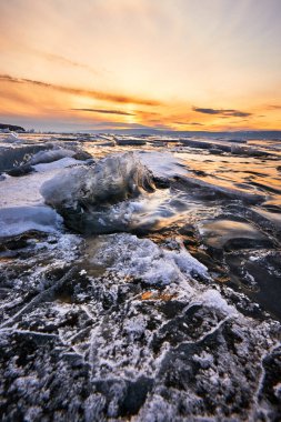  Baykal Gölü, kış