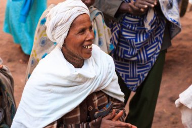 Lalibela, Etiyopya - Ocak 2018. Karşıdan karşıya tüm Etiyopya Ortodoks Noel kutlamaları hafta gelen Hıristiyan piligrims Lalibela içinde.