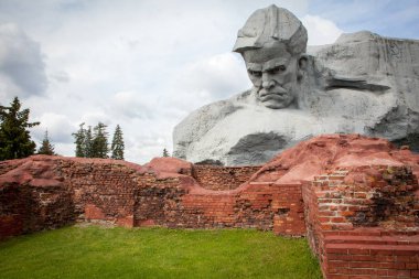 Brest, Belarus, Mayıs, 2017: Brest Kalesi, Brest Şehir, Beyaz Rusya cesaret (Muzhestvo) Anıtı. Anıt Brest Kalesi savunucuları için ikinci Dünya Savaşı sırasında adanmıştır
