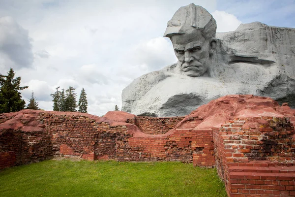 Brest, Belarus, Mayıs, 2017: Brest Kalesi, Brest Şehir, Beyaz Rusya cesaret (Muzhestvo) Anıtı. Anıt Brest Kalesi savunucuları için ikinci Dünya Savaşı sırasında adanmıştır