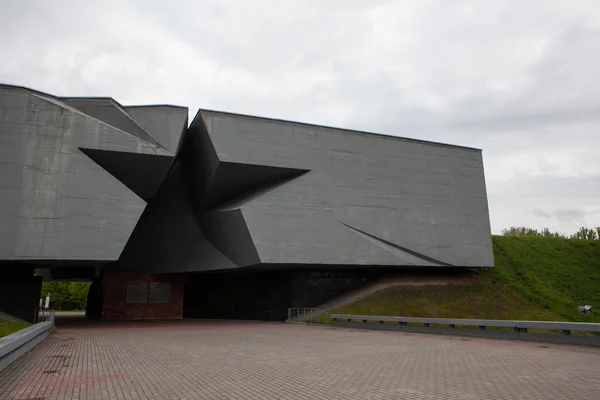 Brest, Belarus - Mayıs 2017: Bir yıldız şeklinde giriş Brest Kalesi Memorial