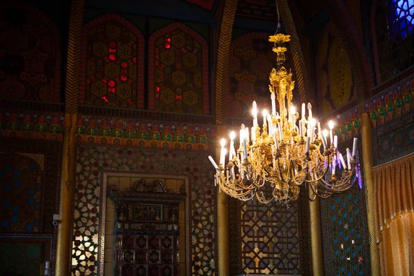 Ekim, 2016. Buhara Mohi Xossa Saroyi Palace, buhara bölgesi, Özbekistan, Orta Asya, tavana ve antika avize