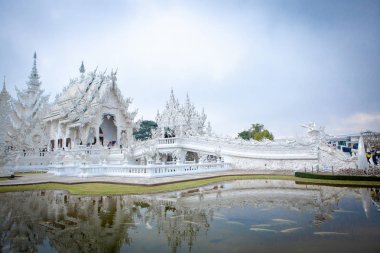 Wat Rong Khun - Beyaz Tapınak - bulutlu bir günde
