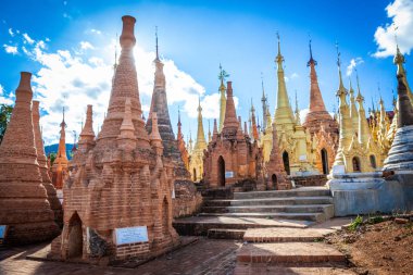 Indein köyünde Shwe Indein Pagoda de Altın Stupas, ne