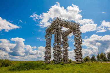 Nikola Lenivets sanat parkında White Arch mimari nesne
