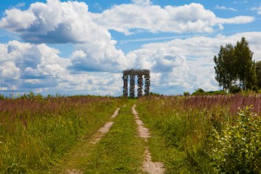 Nikola Lenivets sanat parkında White Arch mimari nesne