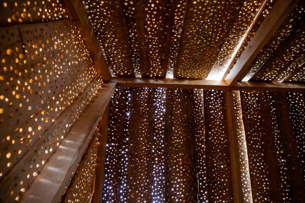 Внутренности деревянного здания
