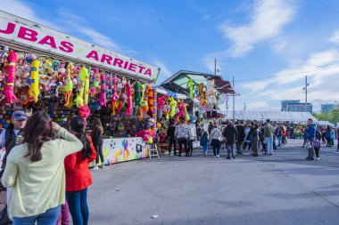 Feria de Abril de Barcelona, (30-30-2018), Catalonia, İspanya. Atmosfer ve Katalonya kurulan Endülüs toplumun bu ünlü geleneksel ve folklorik Fuar her yıl düzenlendiği Barcelona Forum teçhizatları.