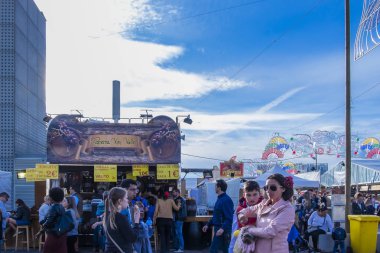 Feria de Abril de Barcelona, (30-30-2018), Catalonia, İspanya. Atmosfer ve Katalonya kurulan Endülüs toplumun bu ünlü geleneksel ve folklorik Fuar her yıl düzenlendiği Barcelona Forum teçhizatları.