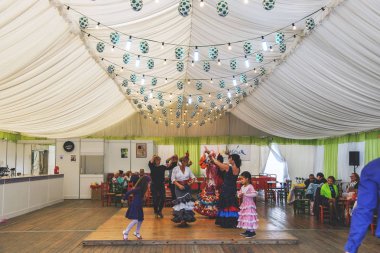 Feria de Abril de Barcelona, (30-30-2018), Catalonia, İspanya. Atmosfer ve Katalonya kurulan Endülüs toplumun bu ünlü geleneksel ve folklorik Fuar her yıl düzenlendiği Barcelona Forum teçhizatları.