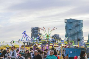 Feria de Abril de Barcelona, (30-30-2018), Catalonia, İspanya. Atmosfer ve Katalonya kurulan Endülüs toplumun bu ünlü geleneksel ve folklorik Fuar her yıl düzenlendiği Barcelona Forum teçhizatları.