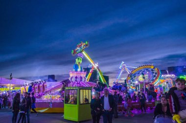 Feria de Abril de Barcelona, (30-04-2018), Catalonia, İspanya. Atmosfer ve Katalonya kurulan Endülüs toplumun bu ünlü geleneksel ve folklorik Fuar her yıl düzenlendiği Barcelona Forum teçhizatları.