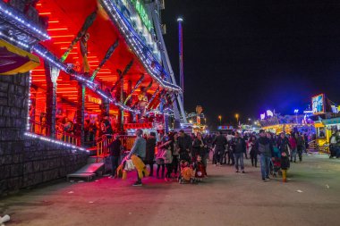 Feria de Abril de Barcelona, (30-04-2018), Catalonia, İspanya. Atmosfer ve Katalonya kurulan Endülüs toplumun bu ünlü geleneksel ve folklorik Fuar her yıl düzenlendiği Barcelona Forum teçhizatları.