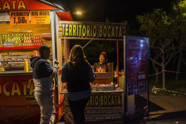 Feria de Abril de Barcelona, (30-04-2018), Catalonia, İspanya. Atmosfer ve Katalonya kurulan Endülüs toplumun bu ünlü geleneksel ve folklorik Fuar her yıl düzenlendiği Barcelona Forum teçhizatları.
