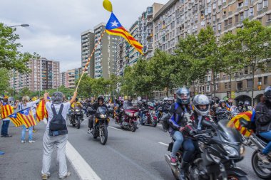 09/11/2015. Barcelona, İspanya. Yaklaşık iki milyon Katalanlar bağımsızlık lehine karşılamak Avinguda Meridiana / Avenida Meridiana Barselona 'ile Lliure' ve Catalonia bağımsızlığı için bir referandum tutun hakkı oluşturmak için.